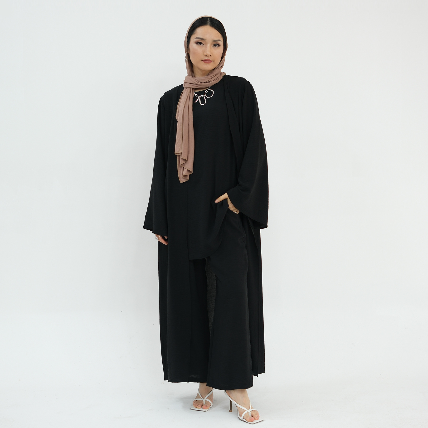 Authentic Set Contemporary Mon - Monochrome Suit Set ulasan dan harga